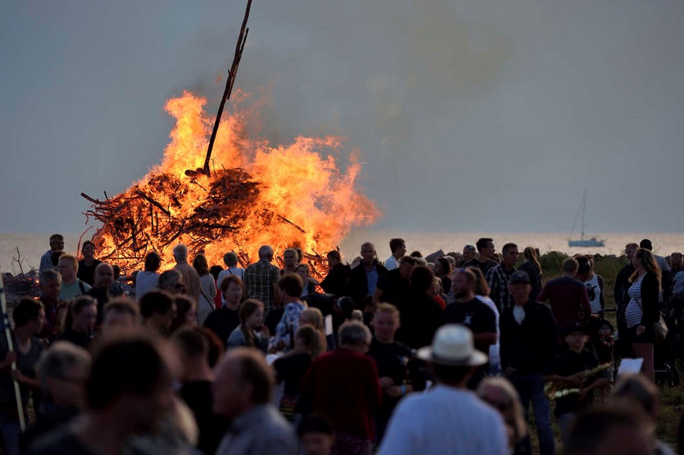 Bornholms Brandvæsen: Sådan fejrer du en sikker sankthans Bornholms Brandvæsen: Sådan fejrer du en sikker sankthans