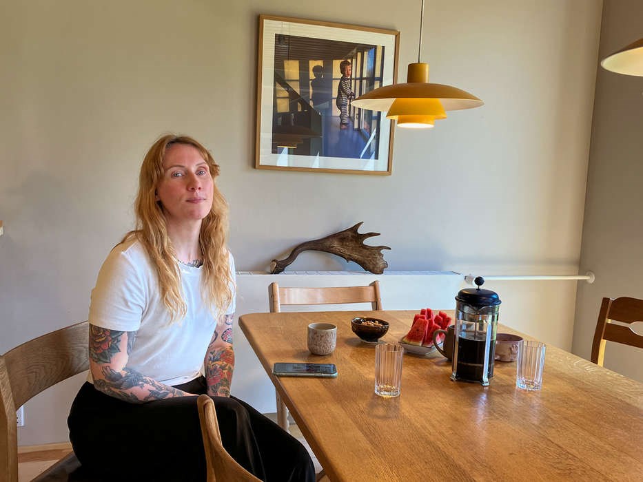 Anne-Louise er mor til fire børn - men kun tre af dem flyttede med til Bornholm Anne-Louise er mor til fire børn - men kun tre af dem flyttede med til Bornholm