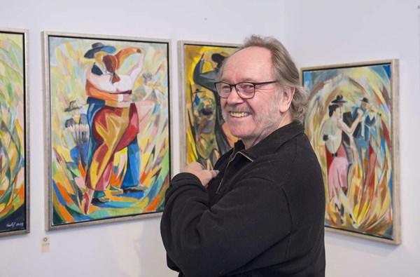 Multikunstner udstiller i �lhuzed i Hasle