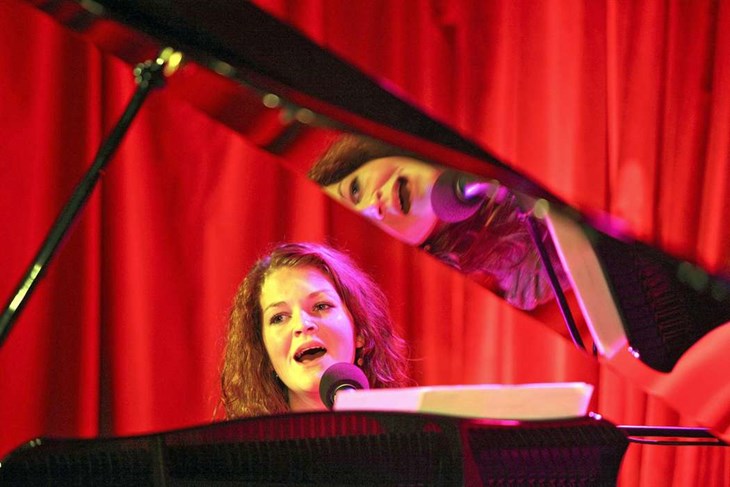 Sara Fredsgaard til koncert i Musikhuzet - fotograferet af Peter A. Harteg i 2012.
