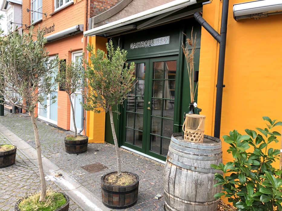 Tidligere ansat stjal kassebeholdningen, drikkepengene og tre flasker vin