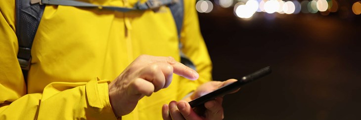 En tidligere fleksjobber fortæller, at han måtte blokere Musikhuzets daglige leder på sin telefon. Manden på billedet er ikke identisk med Tidendes kilde. Foto: Colourbox