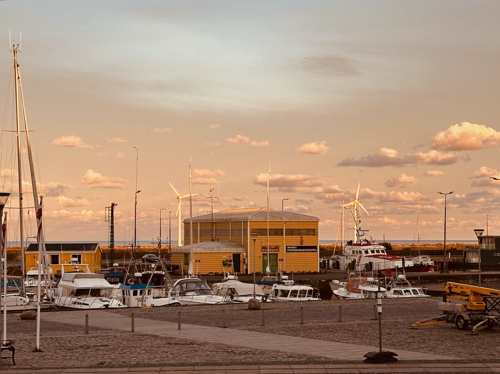 Dagens billede: Aftensudsigt over Skippertorvet i Nexø Dagens billede: Aftensudsigt over Skippertorvet i Nexø