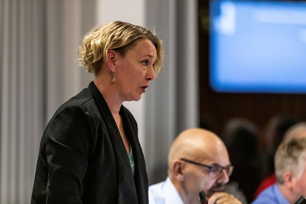 Van Sabben efterlyser benhed fra Folkemdet: Hvad er det, vi ikke m se? 