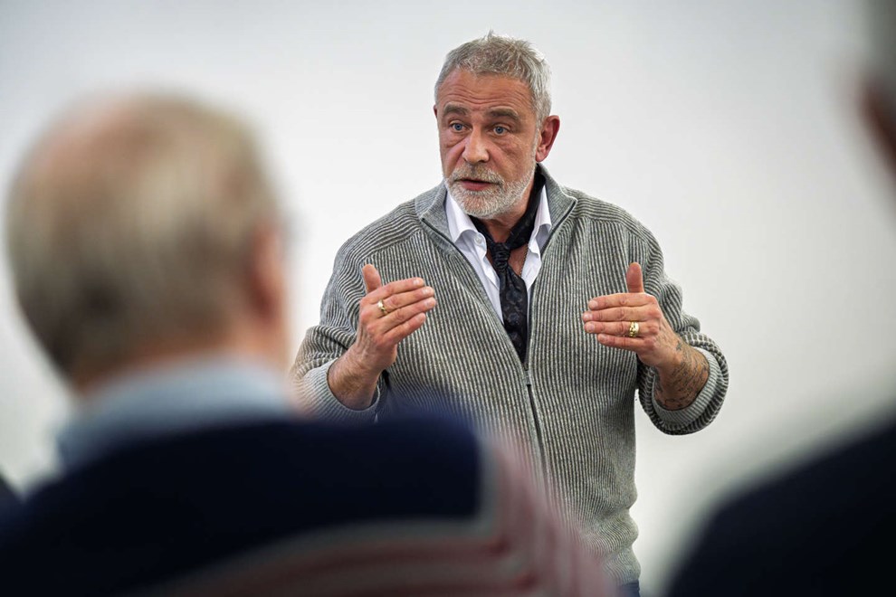 Froberg pustede til rygte om aftale med S