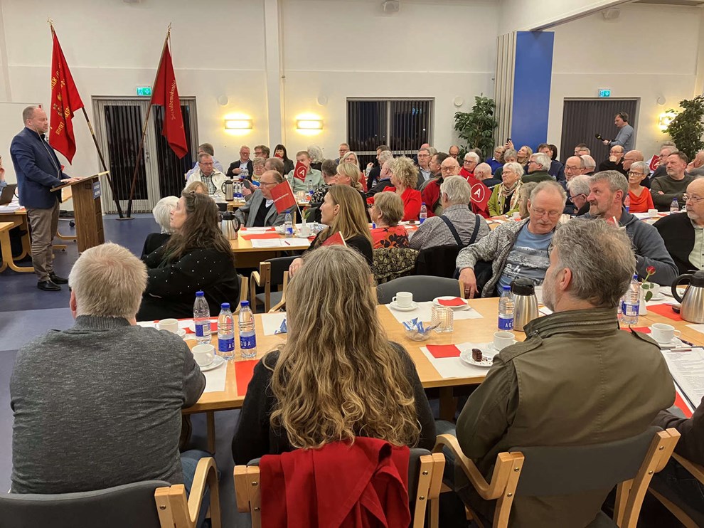 Her er de f�rste 10 navne: S sk�rper konkurrencen