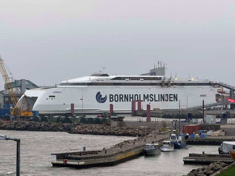 Frgen sejler 19 minutter i hj fart