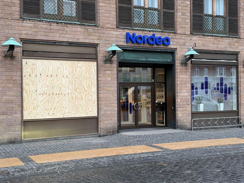 Derfor er der en tr�plade i