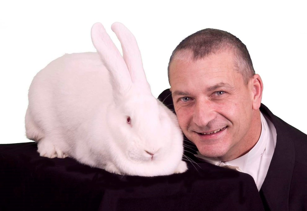 Festival hyrer tryllekunstner Festival hyrer tryllekunstner