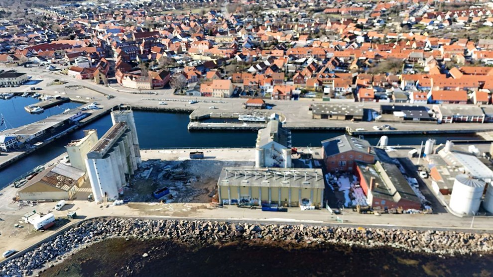 Nedrivning i h�j vintersol