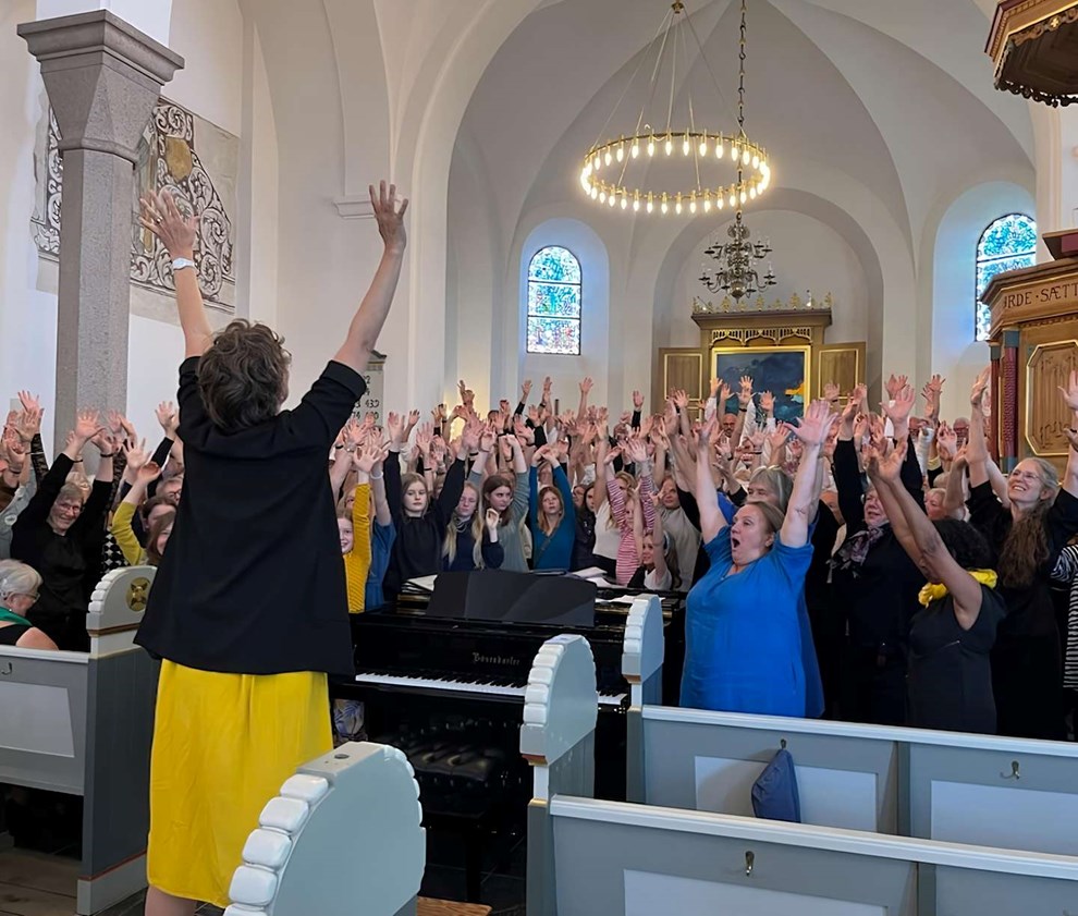 230 sangere gentager succes