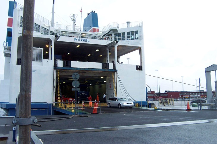 Ét af Polferrires mange fartøjer, der lige er lagt. Men ikke i Rønne Havn. Pressefoto fra Polferries.