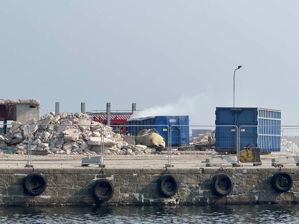 Ild i container p� Nex� Havn