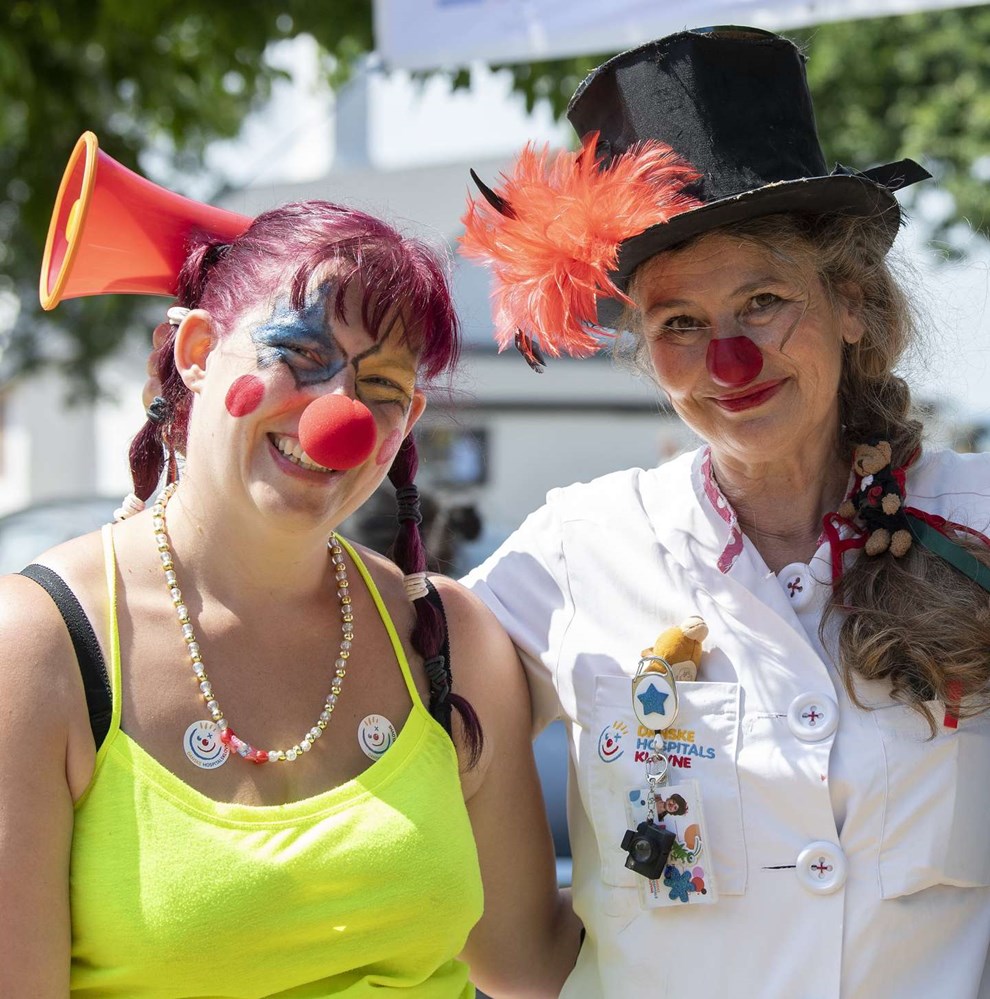 Forts�tter: Joan arrangerer Klovnel�b i Hasle