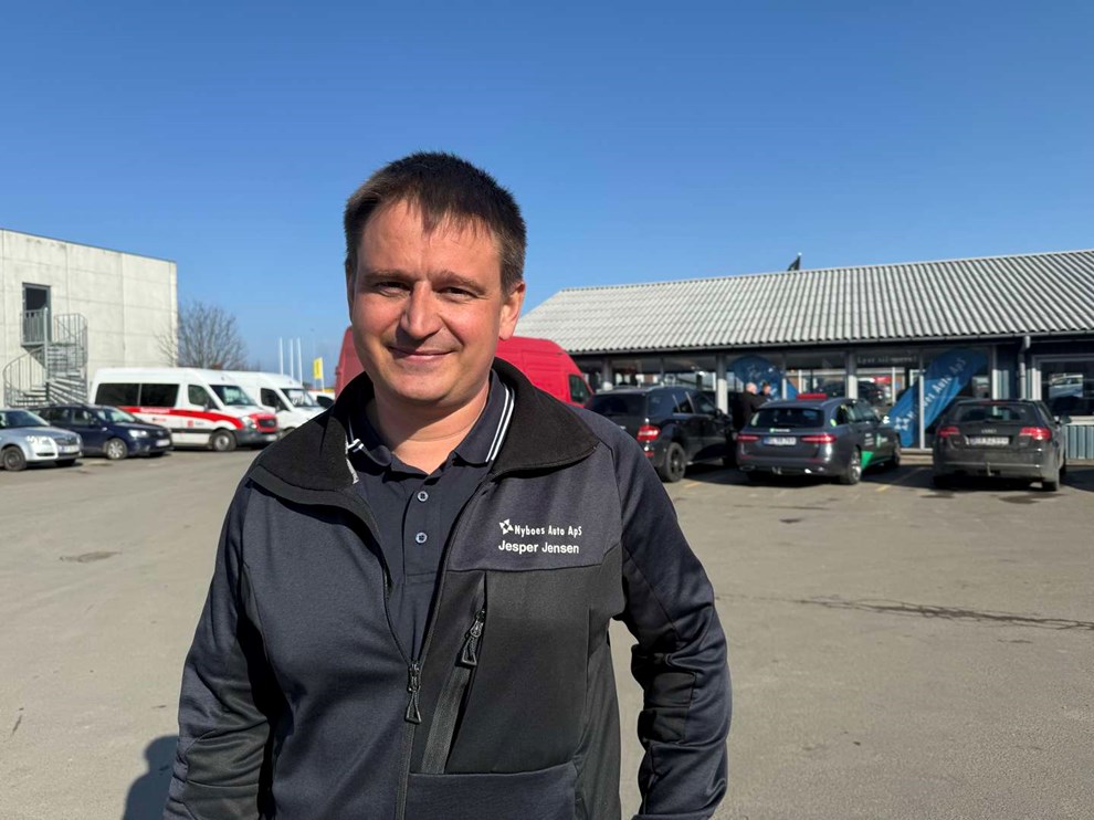 Automekaniker opn�r fordele ved st�rrelsen, men tror de mindre steder f�r det sv�rt