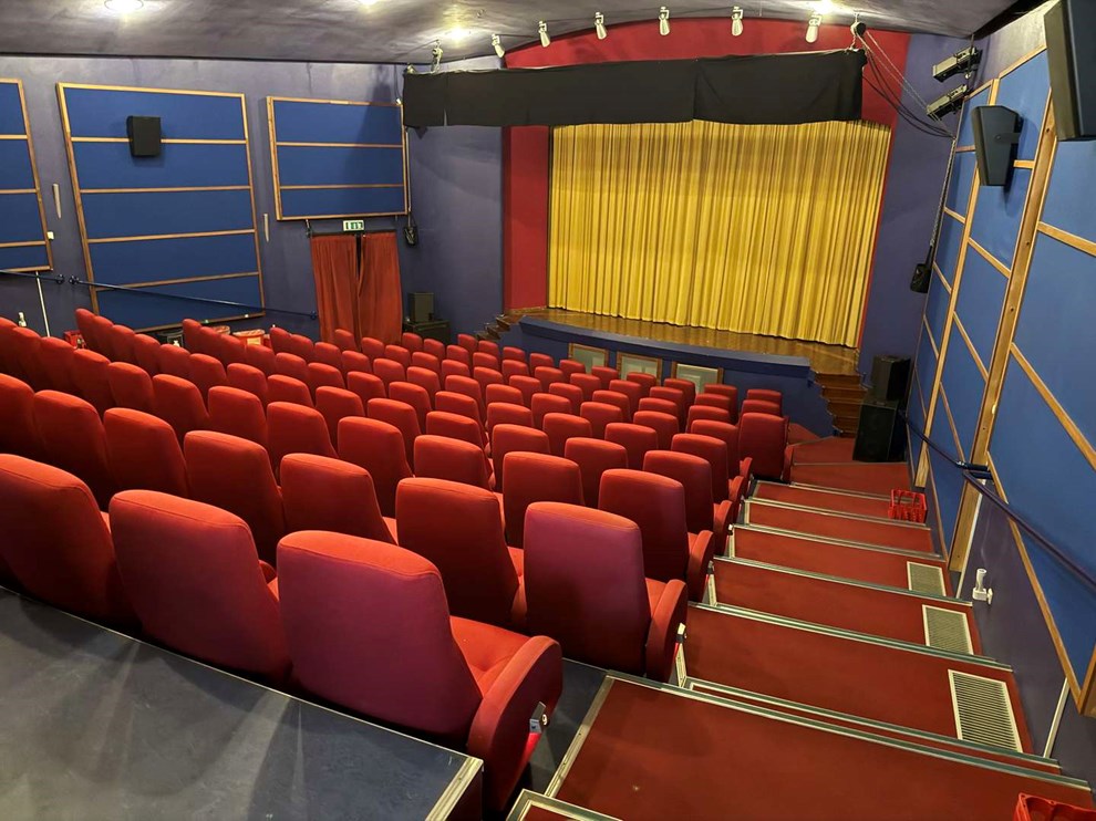 H�j rejsning reddede byens biograf