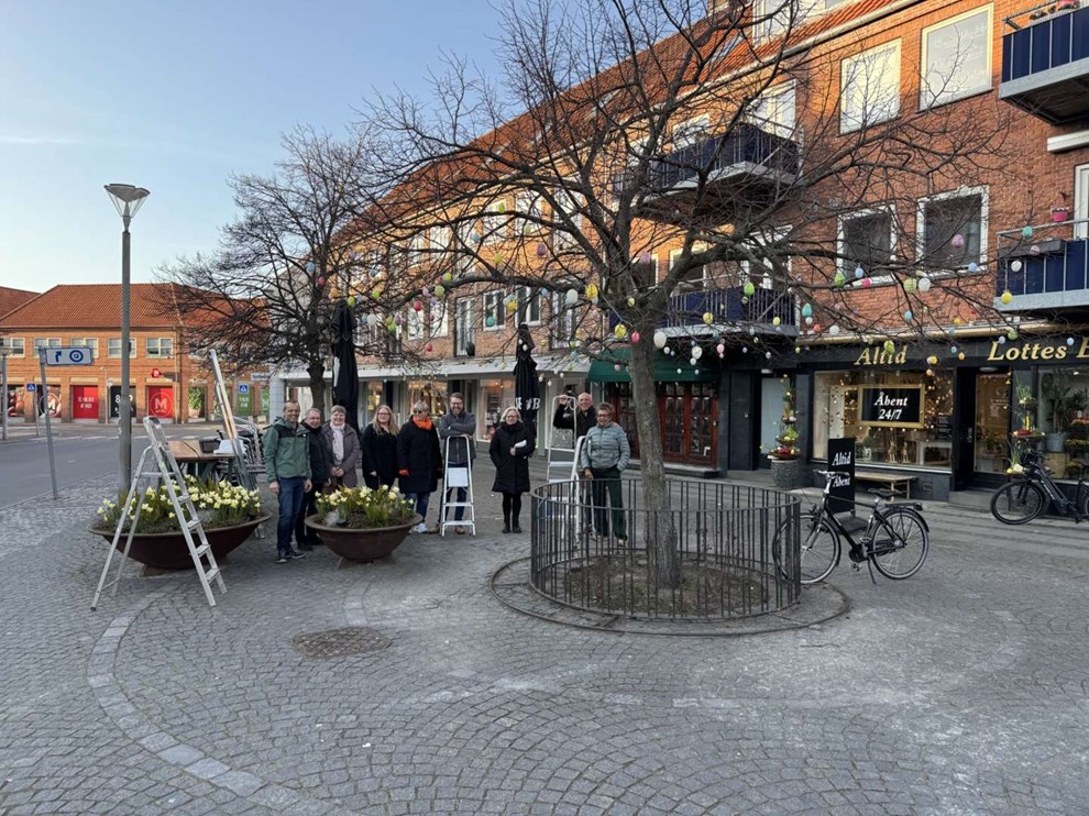 Dagens billede: Lille Torv pynter op til påske Dagens billede: Lille Torv pynter op til påske