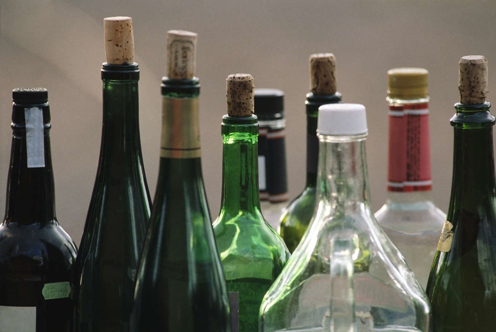 Unge skal ikke drikke ved bordeb�nkes�t