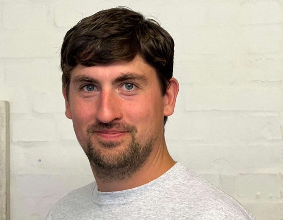 Pr�senterer sin f�rste soloudstilling