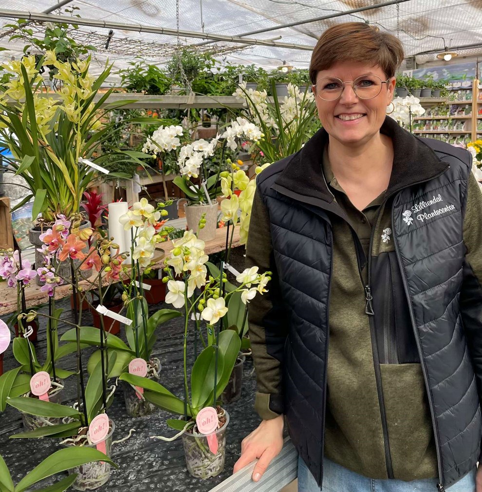 Lis bliver aldrig tr�t af blomster