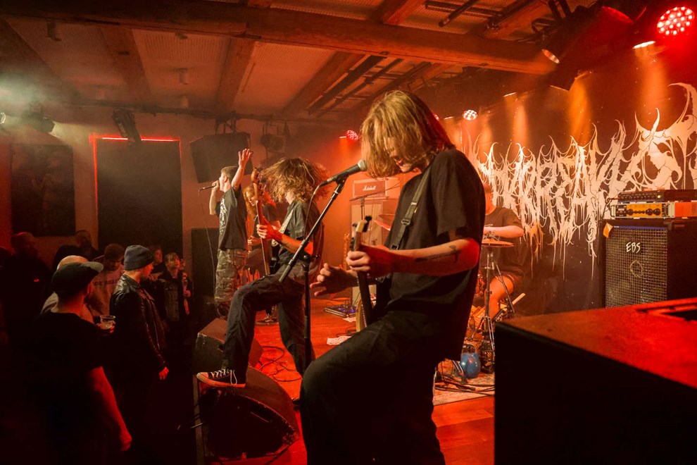 H�sbl�sende livemusik i Pakhuzet