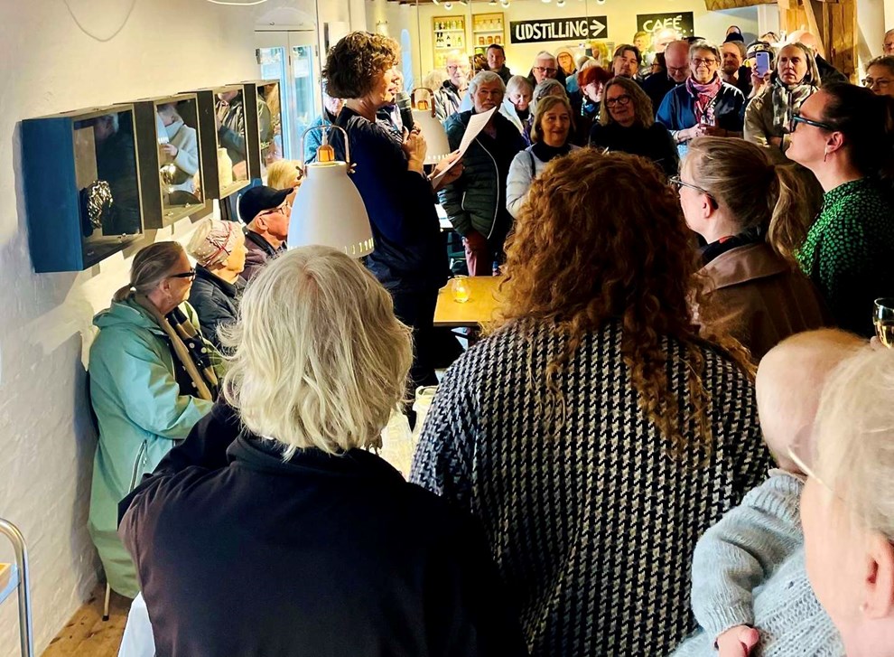 Folk str�mmede til s�son�bning