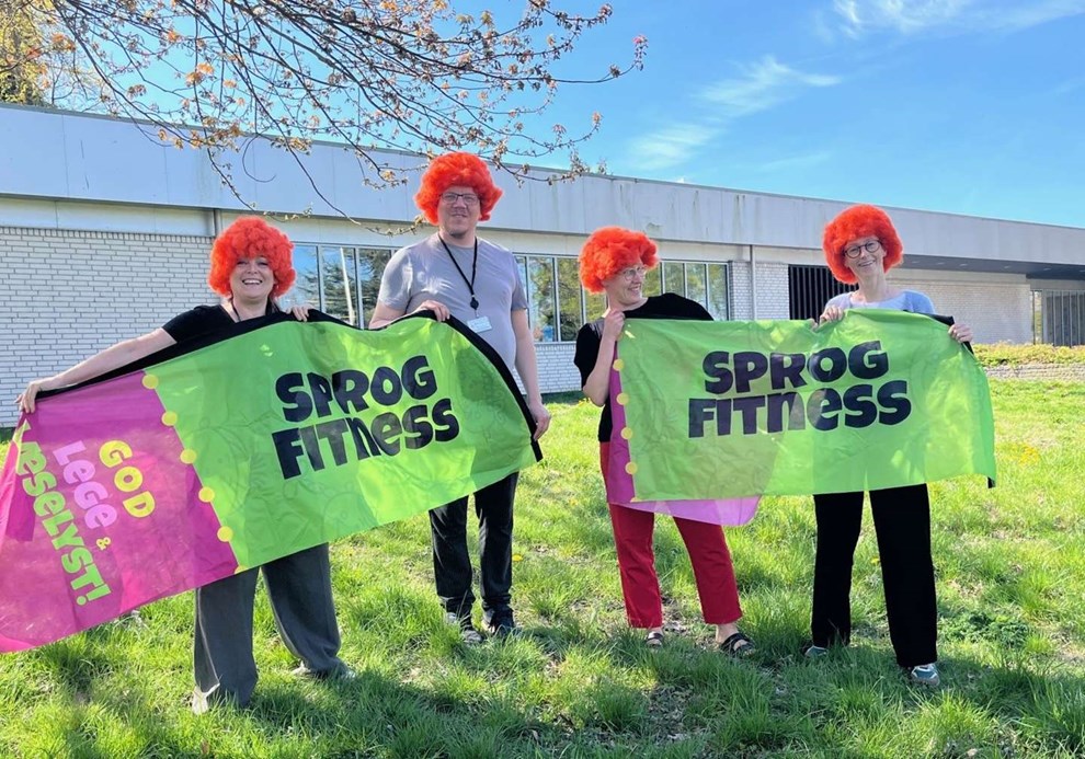 Undervisning med klovneparyk skal l�re b�rn flere ord