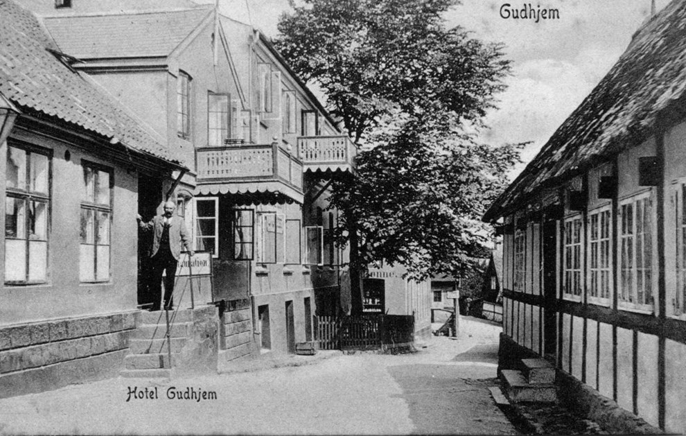 Bog p vej om historisk hotel