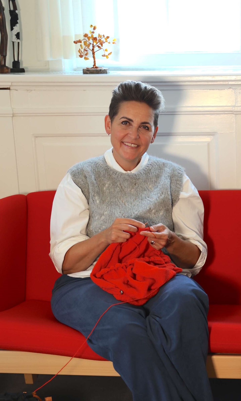 Pia Olsen Dyhr besøger Bornholm med strikkepinde Pia Olsen Dyhr besøger Bornholm med strikkepinde