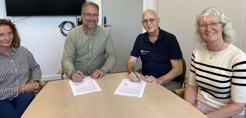 Forl�nget aftale underskrevet