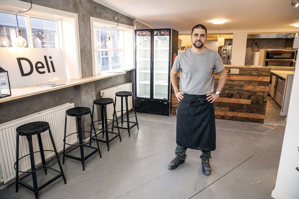 Overskud hos pizzak�de - to butikker har f�et nye ejere