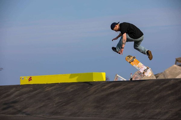 'Skal vi ikke starte en skateskole?': Sebastian er nu flyttet til Bornholm 