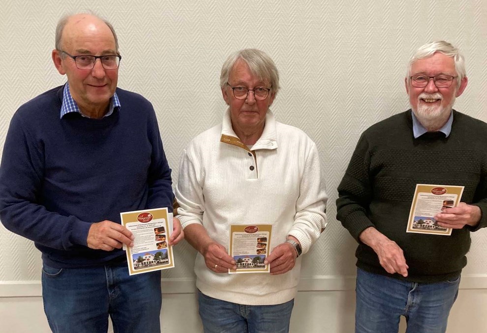 Kort og kage p� for�rets sidste aften