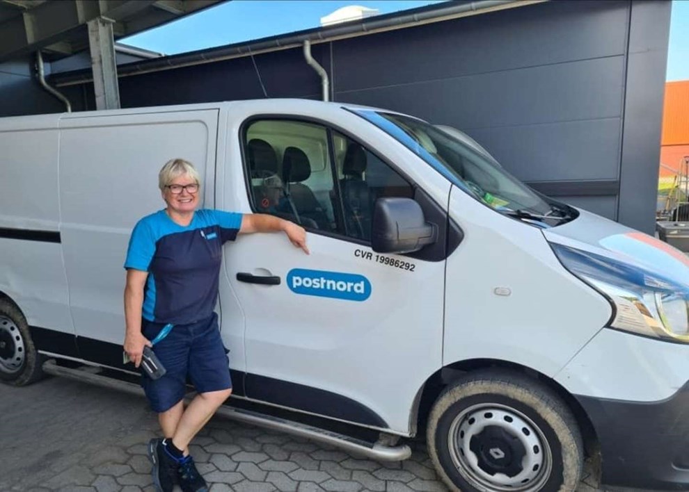 Hvis der er en pakke til mig i morgen, skal du bare lægge den i garagen Hvis der er en pakke til mig i morgen, skal du bare lægge den i garagen