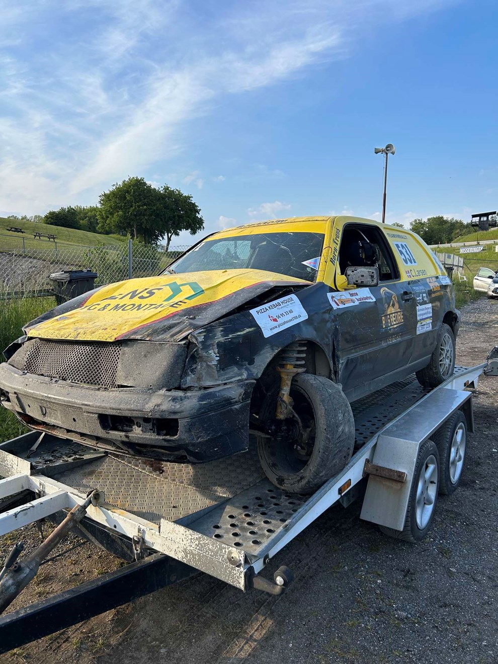 Christinas bil rullede rundt p� taget i �-dyst