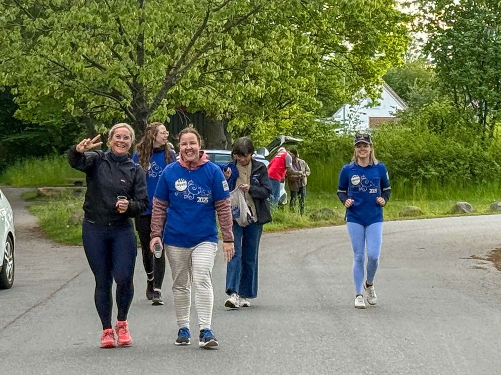 Damerne blev sluppet l�s f�r tid