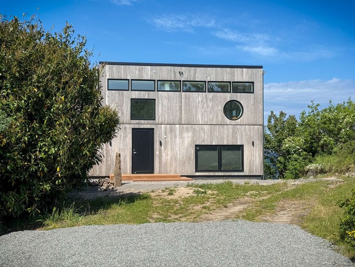 Sådan ser Strandvejen 74 ud, når man kigger på det nye hus fra indkørslen. Foto: Jesper Gynther