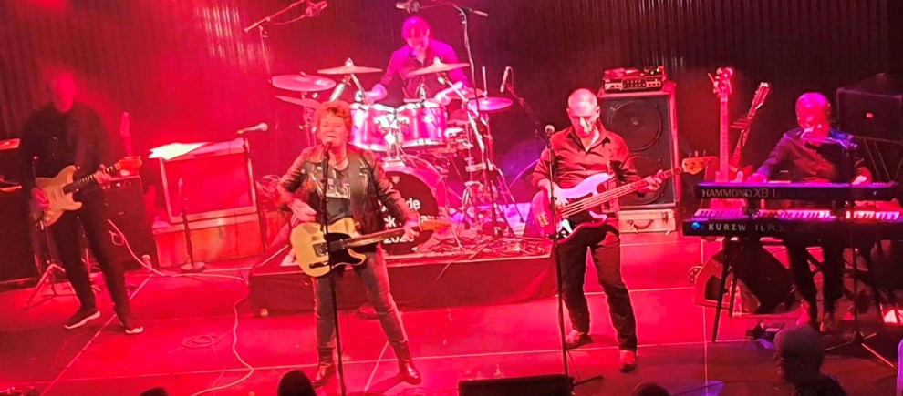 Pinsebal med dansk rock 