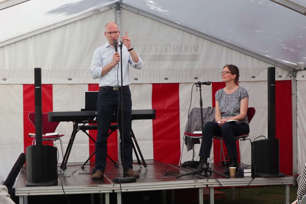 Synger 12 timer i tr�k