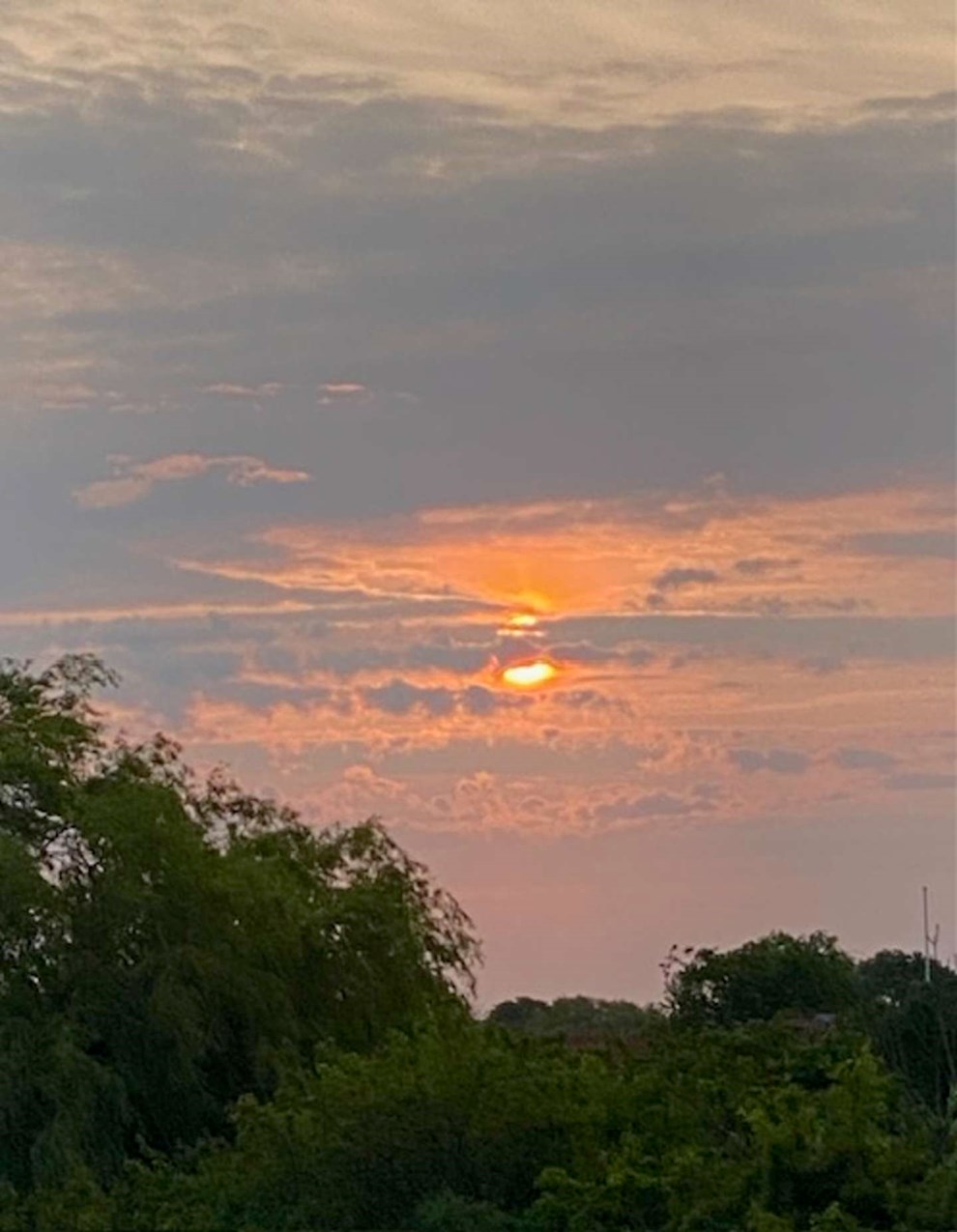 Dagens billede: Pinsesolen dansede tidligt p� skyerne