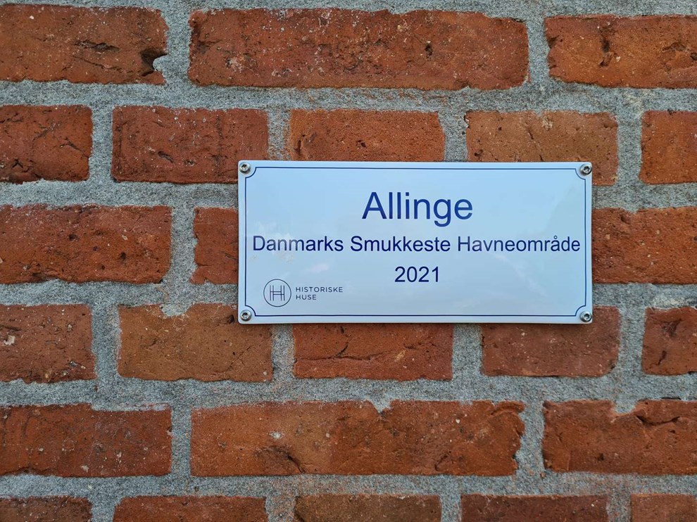 Nu skilter de med flot titel i Allinge