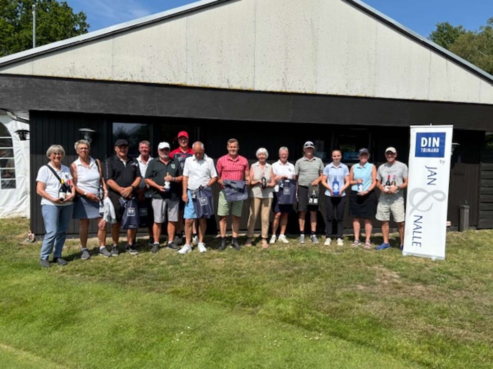 Golfspillerne var alle 'hoppet i' sommertøjet Golfspillerne var alle 'hoppet i' sommertøjet