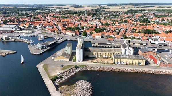 Dronehavn p� tegnebr�ttet