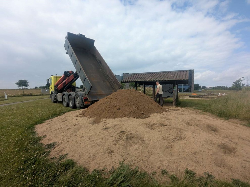 Den første dinosaurtand blev fundet i en grusbunke som denne Den første dinosaurtand blev fundet i en grusbunke som denne
