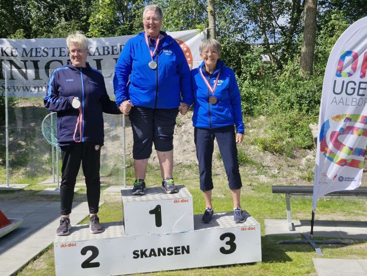 I veteran dame vandt Hanne Reimich guld og Birthe Sterup bronze. Foto: Minigolf Klubben R&oslash;nne