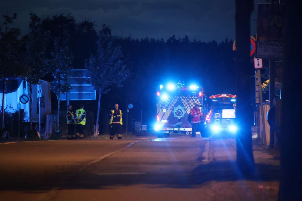 Udslip p slagteriet: Bde politi og brandvsen i aktion