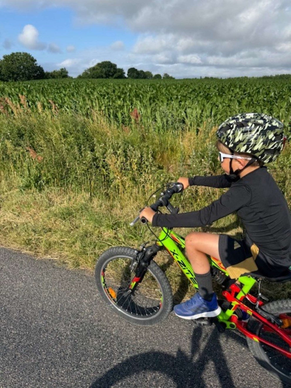 Otte�rig cyklede i 11 timer for at samle penge ind