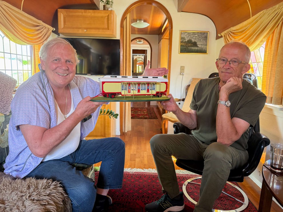 Cirkus-direktør fik helt særlig gave i Rønne Cirkus-direktør fik helt særlig gave i Rønne