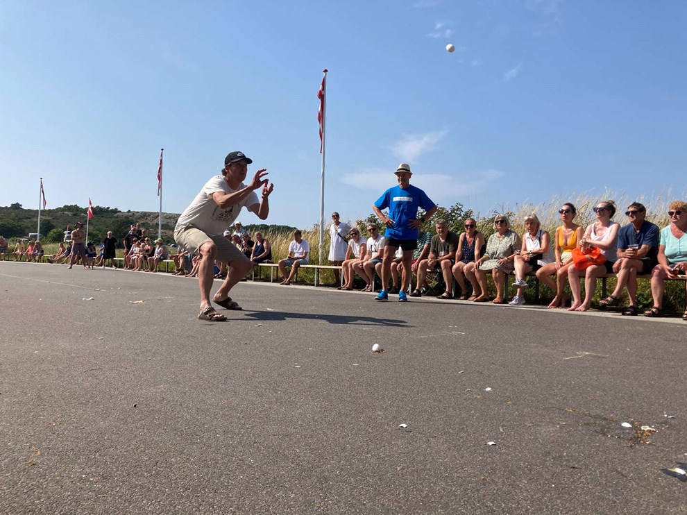 Hvem kan sl� den gamle rekord i �ggekast?