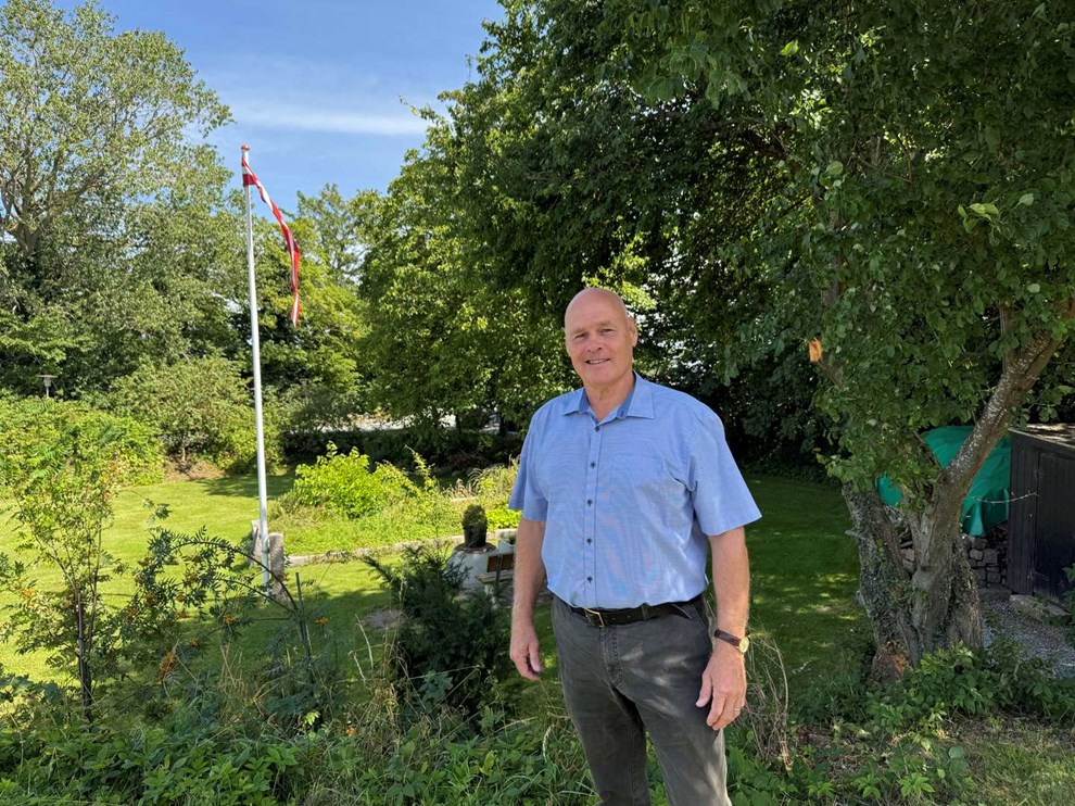 Flagstnger lagt ned p stribe